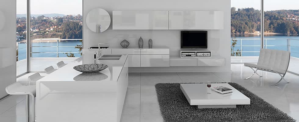 Cocina blanca y abierta